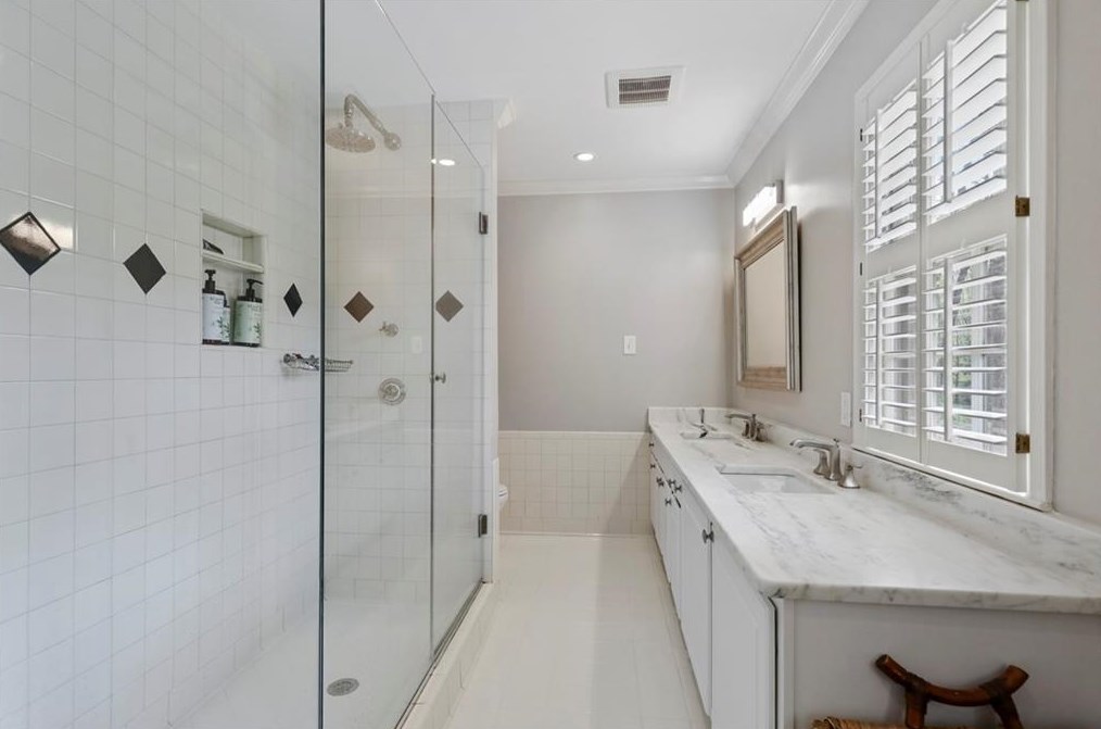 4384 Whitewater Creek Rd, Atlanta GA  30327-3958 exterior