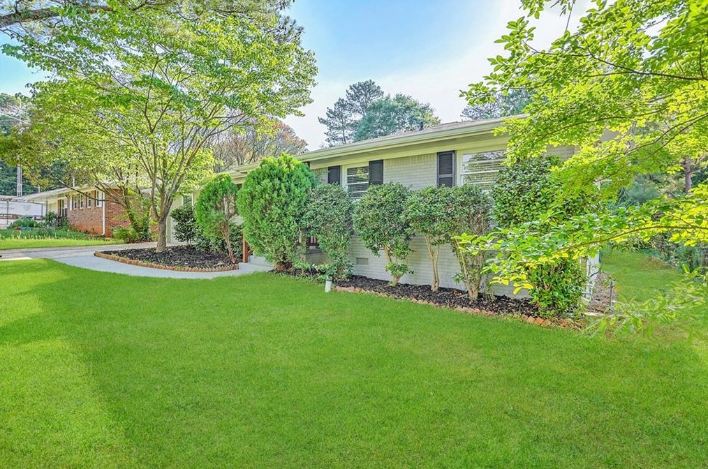 851 Parkstone Dr, Stone Mountain GA  30083-3515 exterior