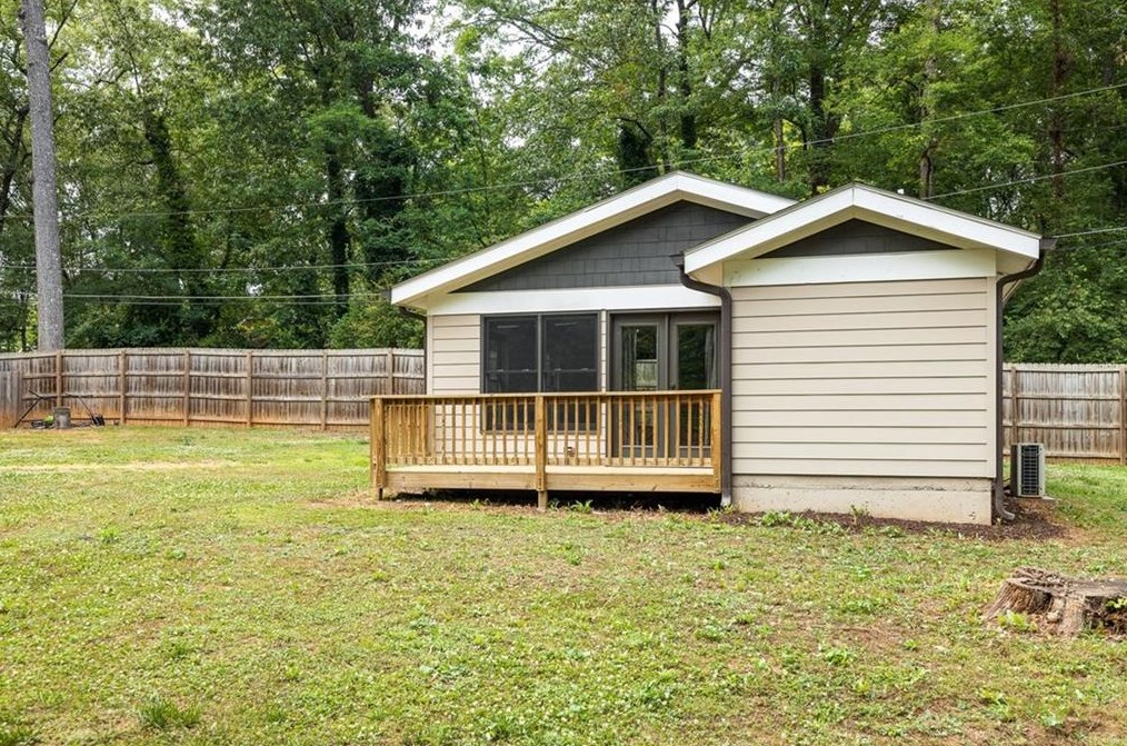 1216 Oldfield Rd, Decatur GA  30030-4545 exterior