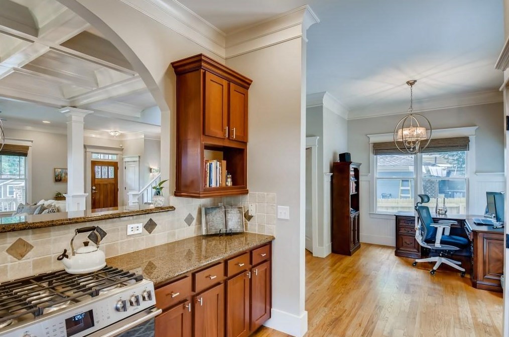 286 Rockyford Rd, Atlanta GA  30317-1348 exterior