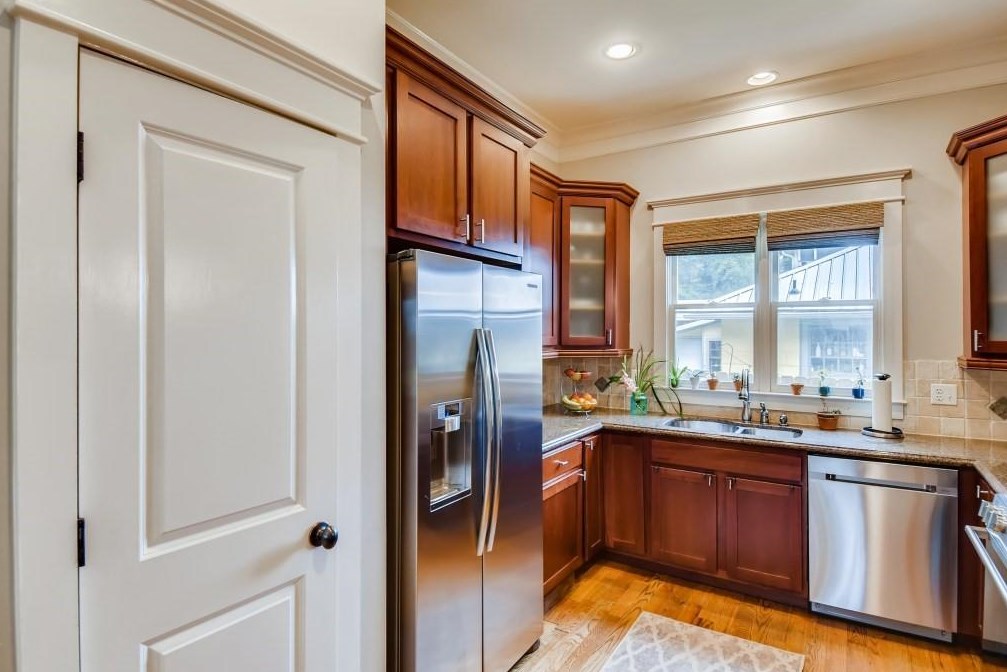 286 Rockyford Rd, Atlanta GA  30317-1348 exterior