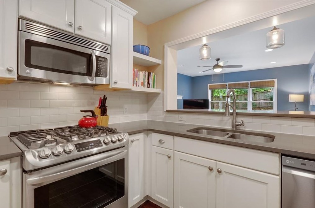 2300 Sanford Rd, Decatur GA  30033-5527 exterior