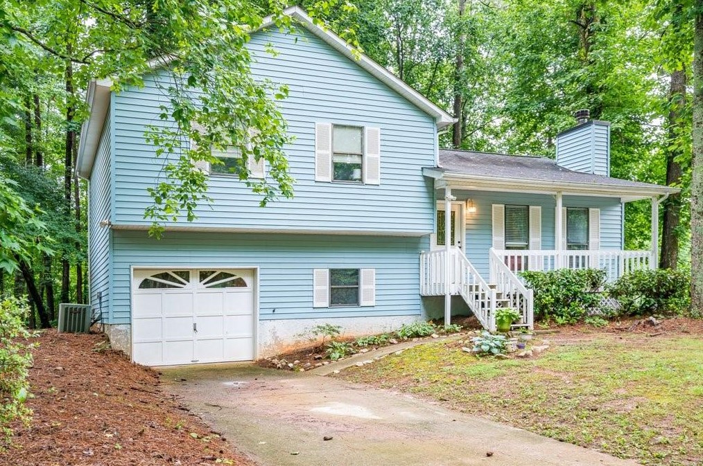 395 Mona Pl, Dallas GA  30132-8197 exterior