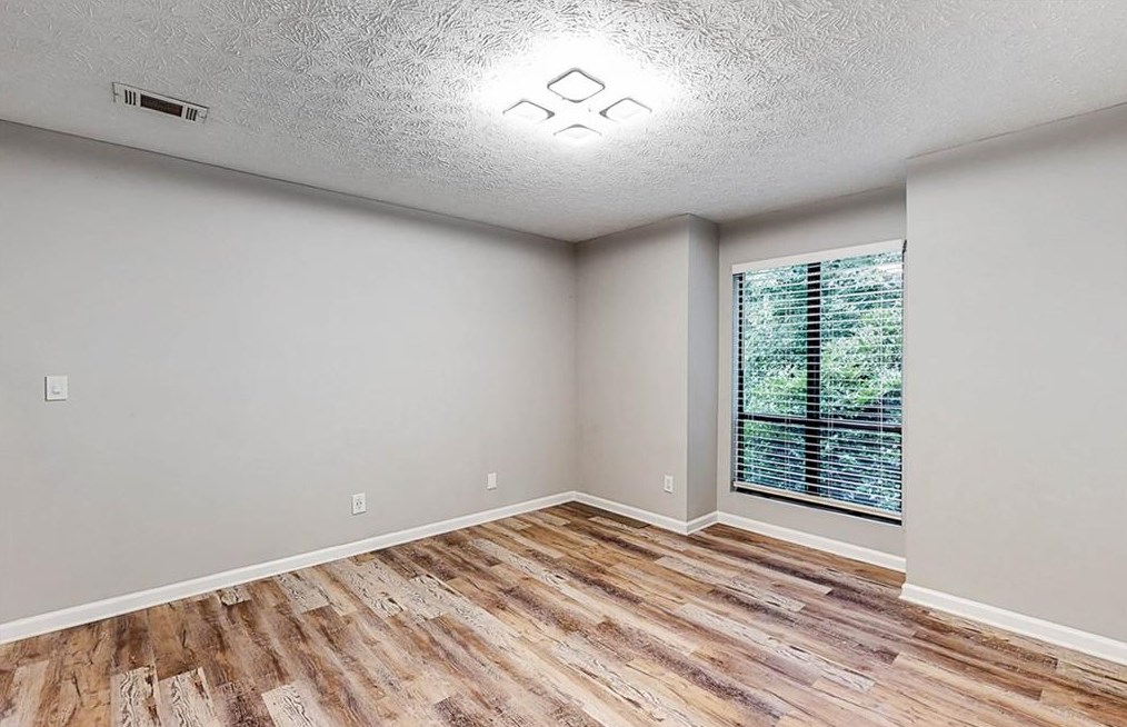 1404 Tuxworth Cir, Decatur GA  30033-5621 exterior