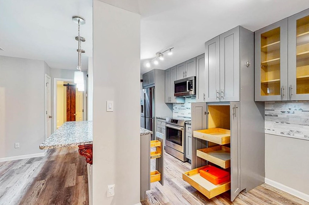 1404 Tuxworth Cir, Decatur GA  30033-5621 exterior