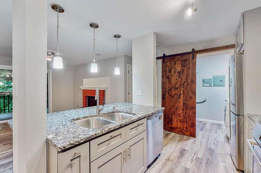 1404 Tuxworth Cir, Decatur GA  30033-5621 exterior