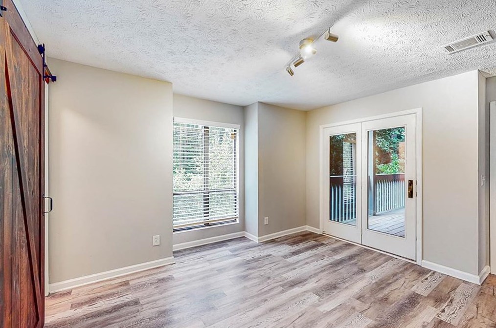 1404 Tuxworth Cir, Decatur GA  30033-5621 exterior