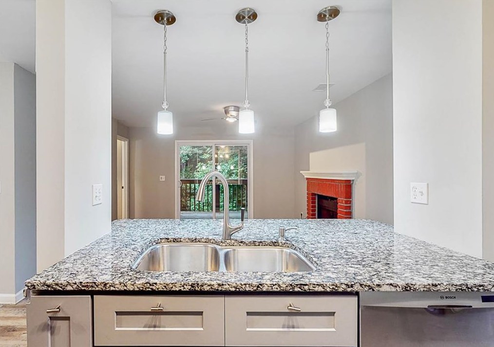 1404 Tuxworth Cir, Decatur GA  30033-5621 exterior