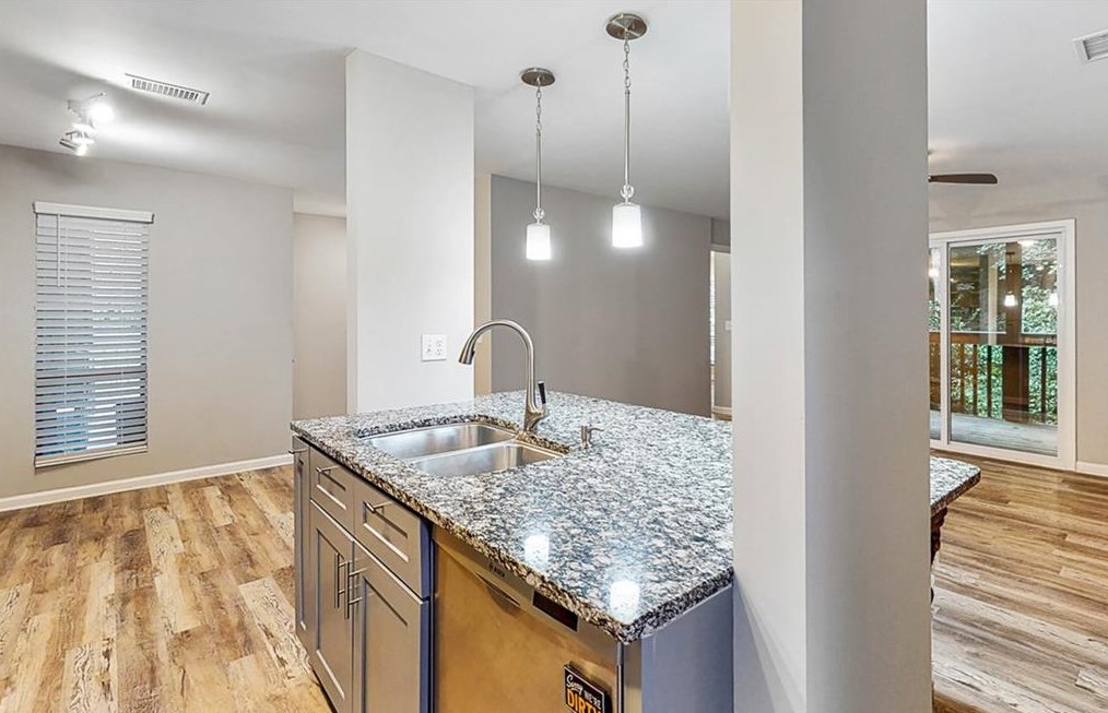 1404 Tuxworth Cir, Decatur GA  30033-5621 exterior