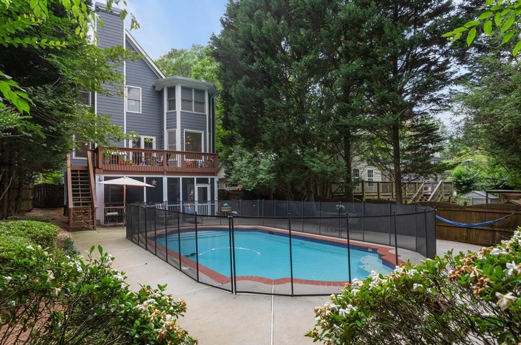 639 Sycamore Dr, Decatur GA  30030-2750 exterior