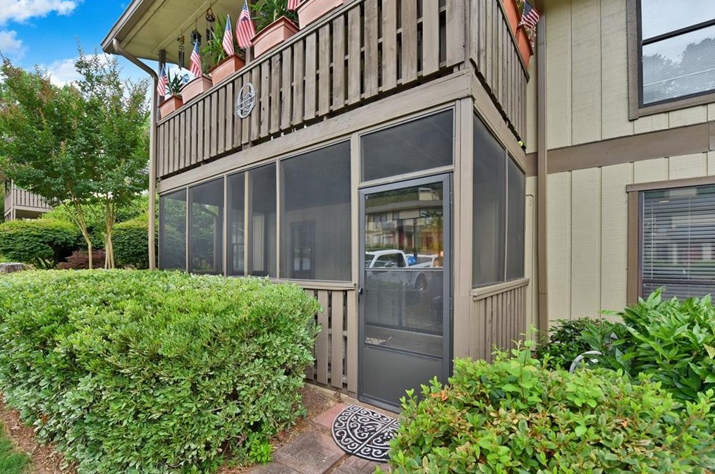 902 Woodcliff Dr, Atlanta GA  30350-3164 exterior