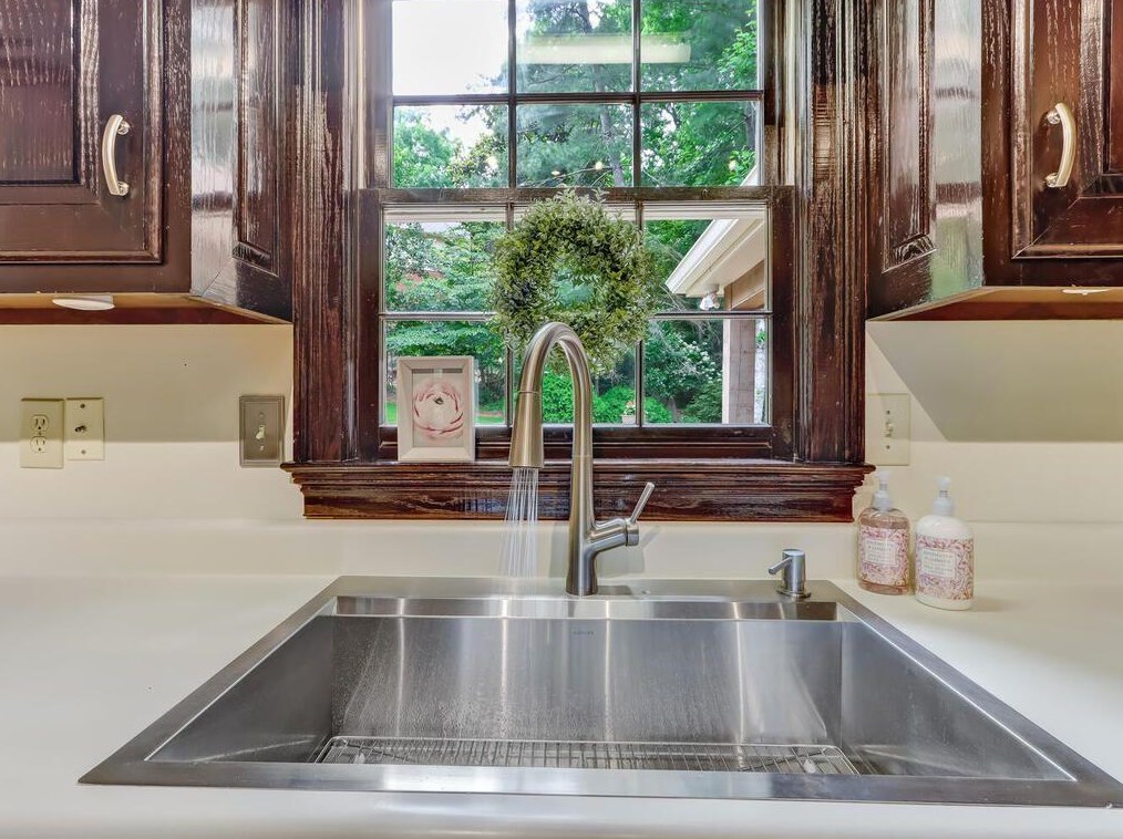 1790 Redbourne Dr, Atlanta GA  30350-5643 exterior