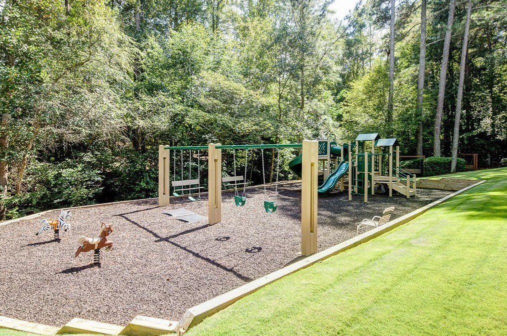 1790 Redbourne Dr, Atlanta GA  30350-5643 exterior