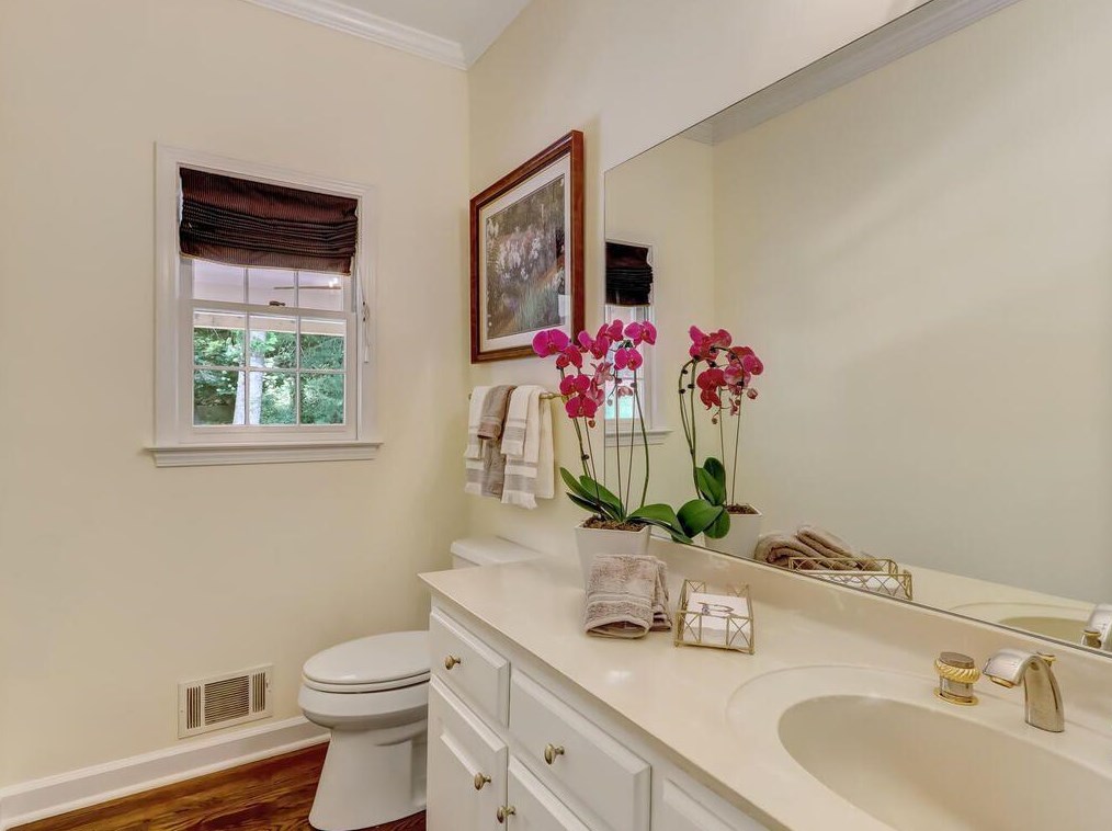 1790 Redbourne Dr, Atlanta GA  30350-5643 exterior