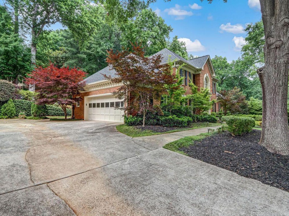 1790 Redbourne Dr, Atlanta GA  30350-5643 exterior