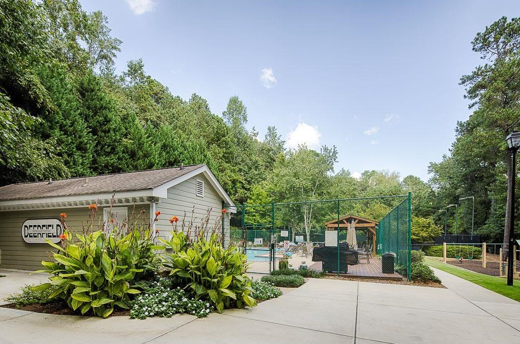 1790 Redbourne Dr, Atlanta GA  30350-5643 exterior