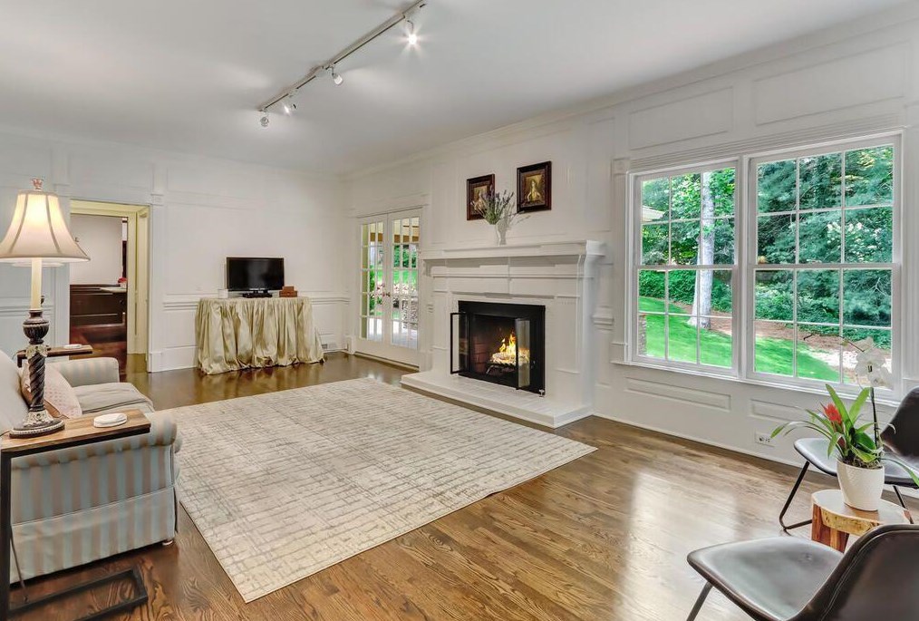 1790 Redbourne Dr, Atlanta GA  30350-5643 exterior