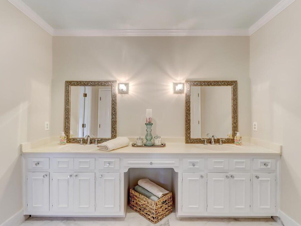 1790 Redbourne Dr, Atlanta GA  30350-5643 exterior