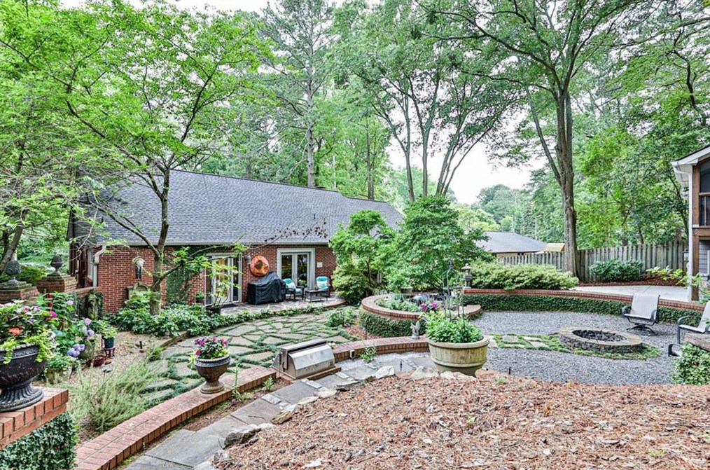 841 Ponce De Leon Ave, Decatur GA  30030-2859 exterior