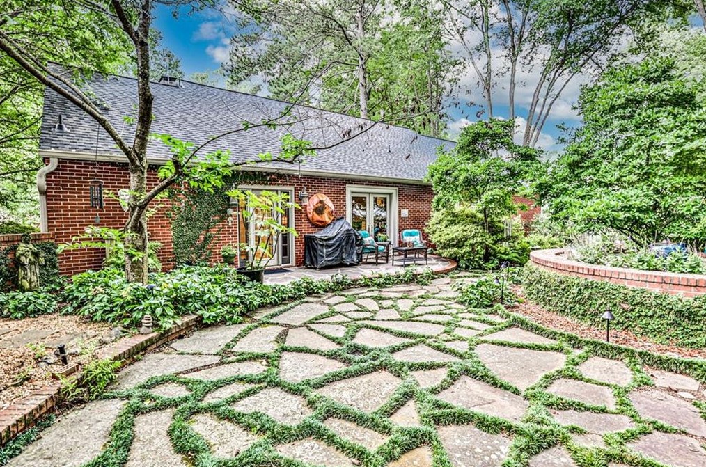 841 Ponce De Leon Ave, Decatur GA  30030-2859 exterior