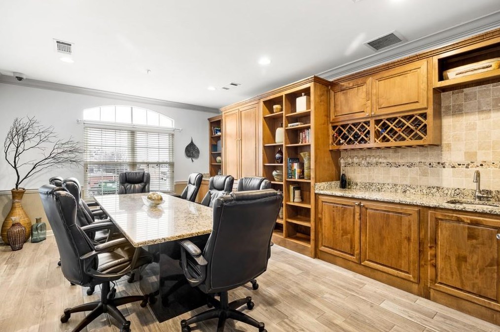 1074 Peachtree Walk, Atlanta GA  30309-3925 exterior