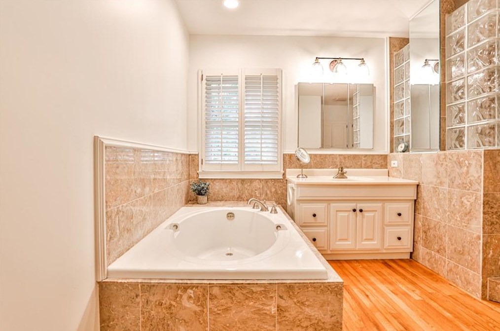 502 Kirk Rd, Decatur GA  30030-3774 exterior