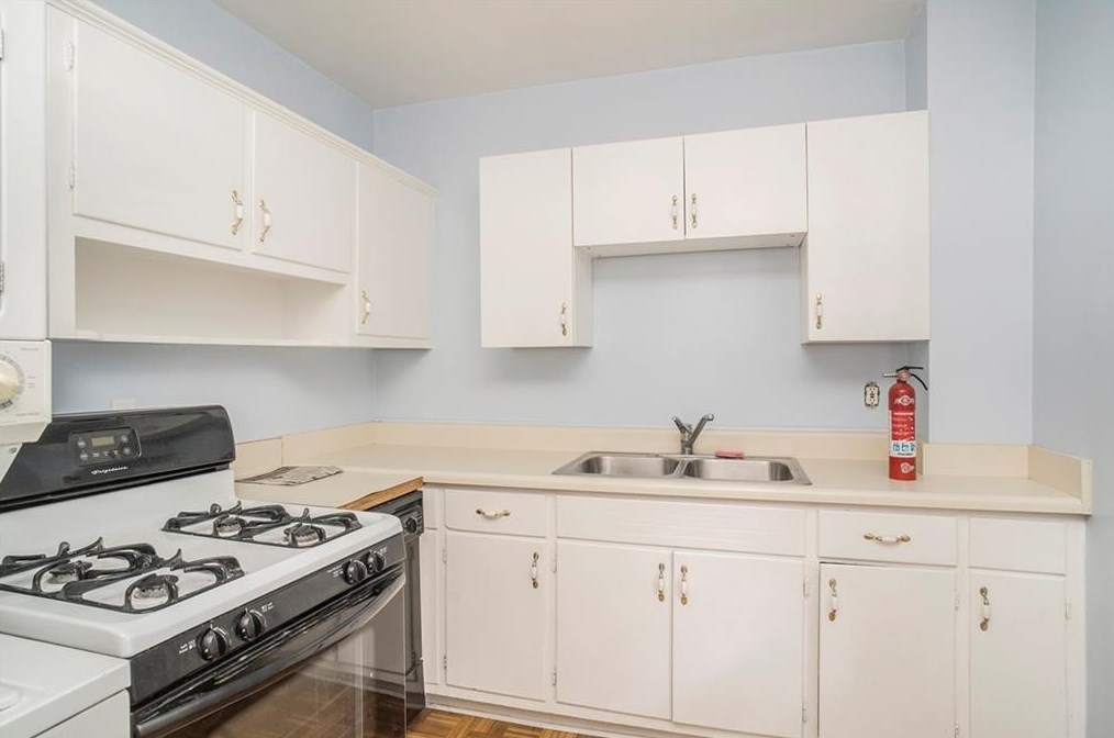 693 Parkwood Rd, Decatur GA  30030-5021 exterior