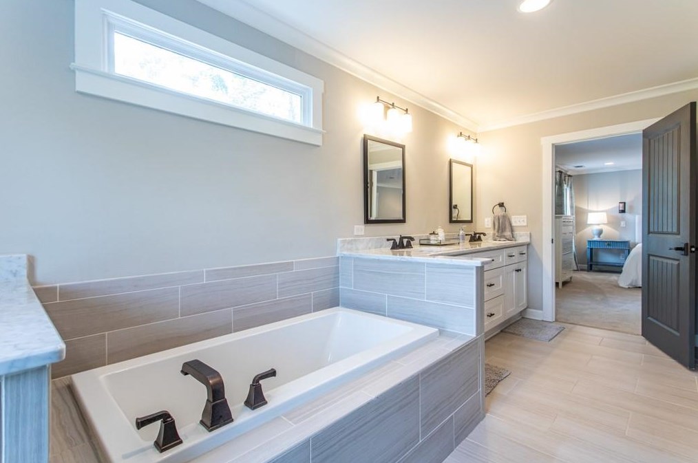 746 Hillmont Ave, Decatur GA  30030-3941 exterior