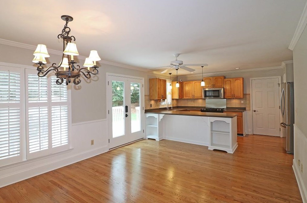 1132 Oakbrook Way, Atlanta GA  30319-4555 exterior