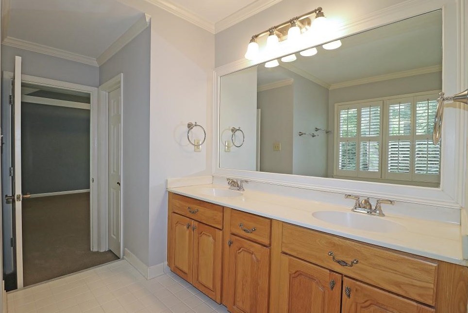 1132 Oakbrook Way, Atlanta GA  30319-4555 exterior