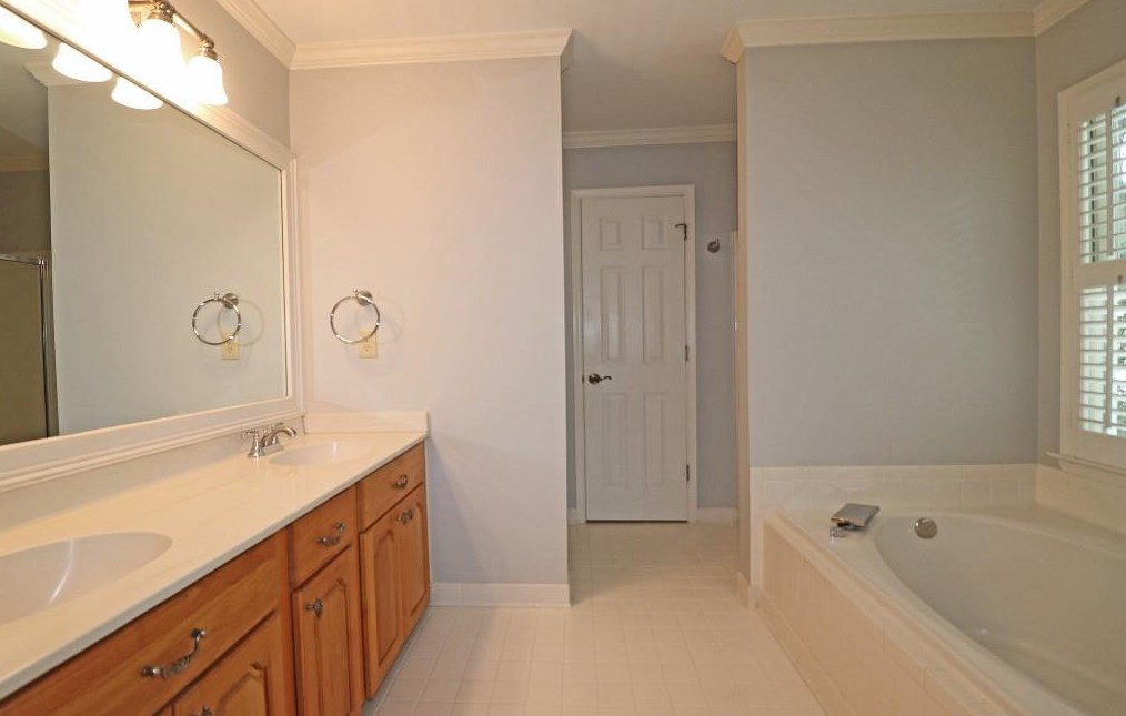 1132 Oakbrook Way, Atlanta GA  30319-4555 exterior