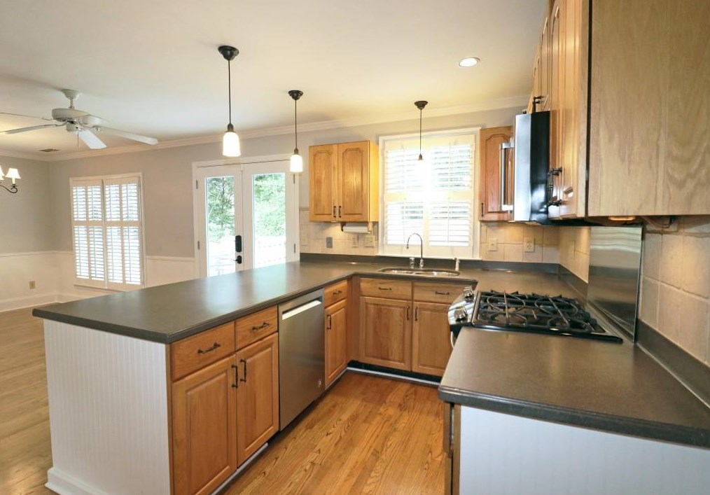 1132 Oakbrook Way, Atlanta GA  30319-4555 exterior