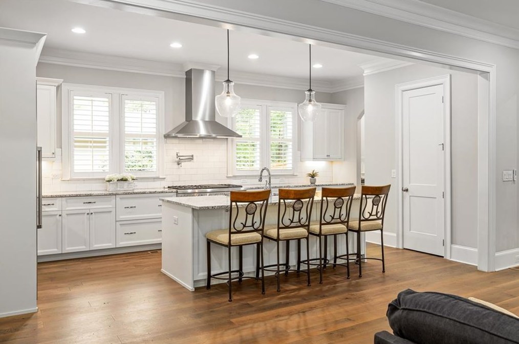 1189 Oldfield Rd, Decatur GA  30030-4542 exterior