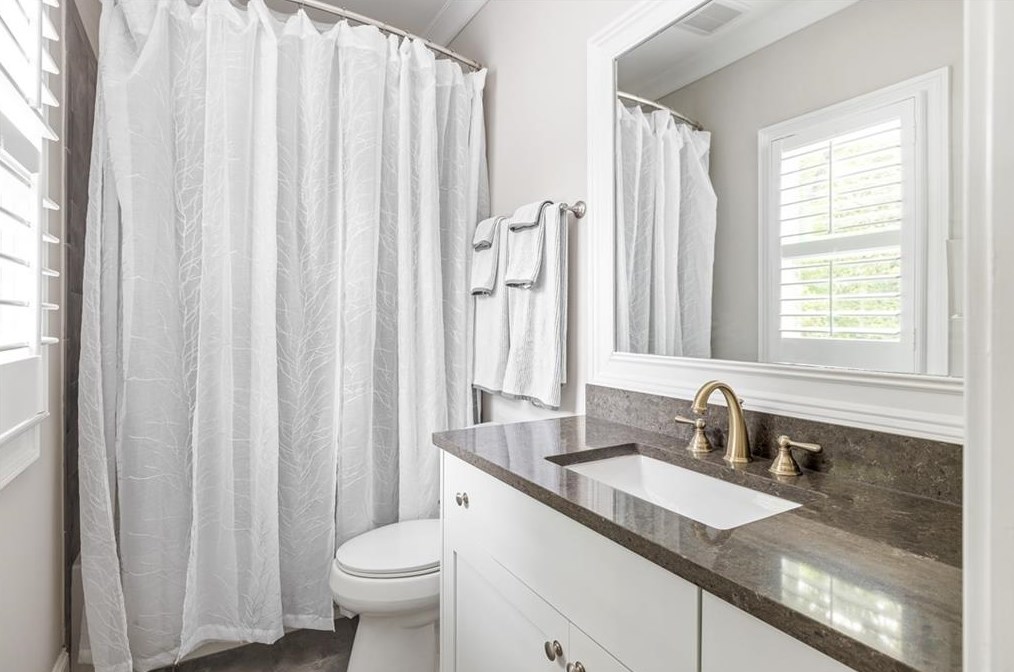 1189 Oldfield Rd, Decatur GA  30030-4542 exterior