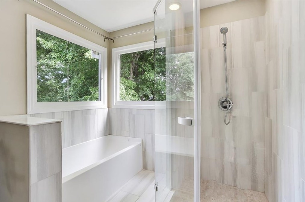 860 Highmeade Dr, Alpharetta GA  30005-3701 exterior