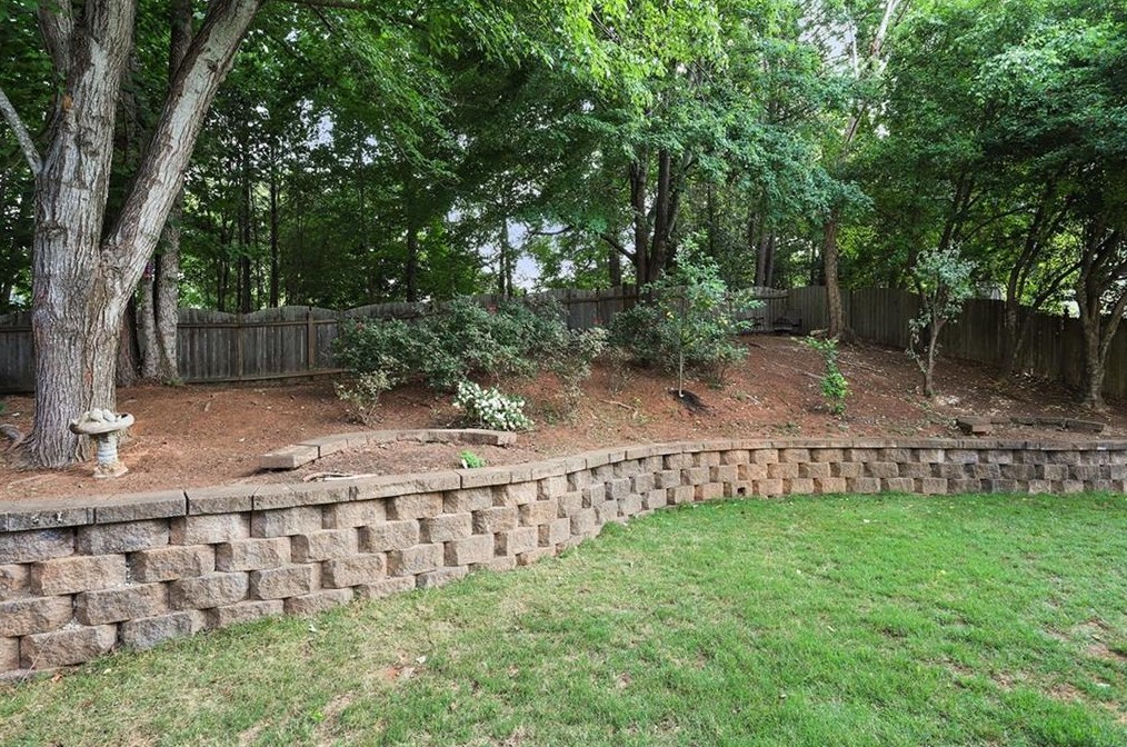 860 Highmeade Dr, Alpharetta GA  30005-3701 exterior