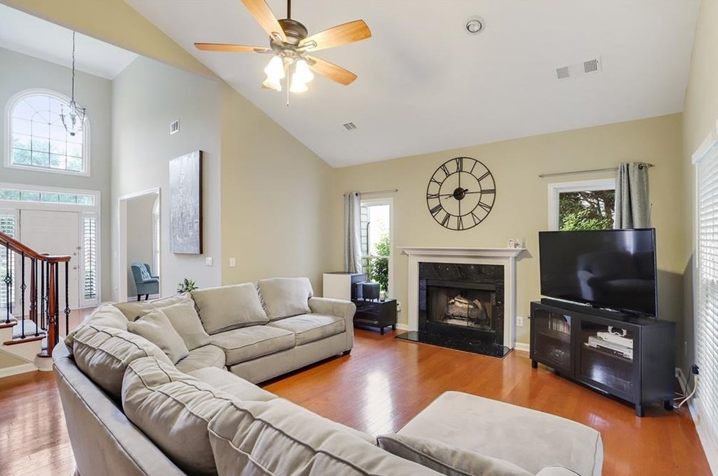 860 Highmeade Dr, Alpharetta GA  30005-3701 exterior