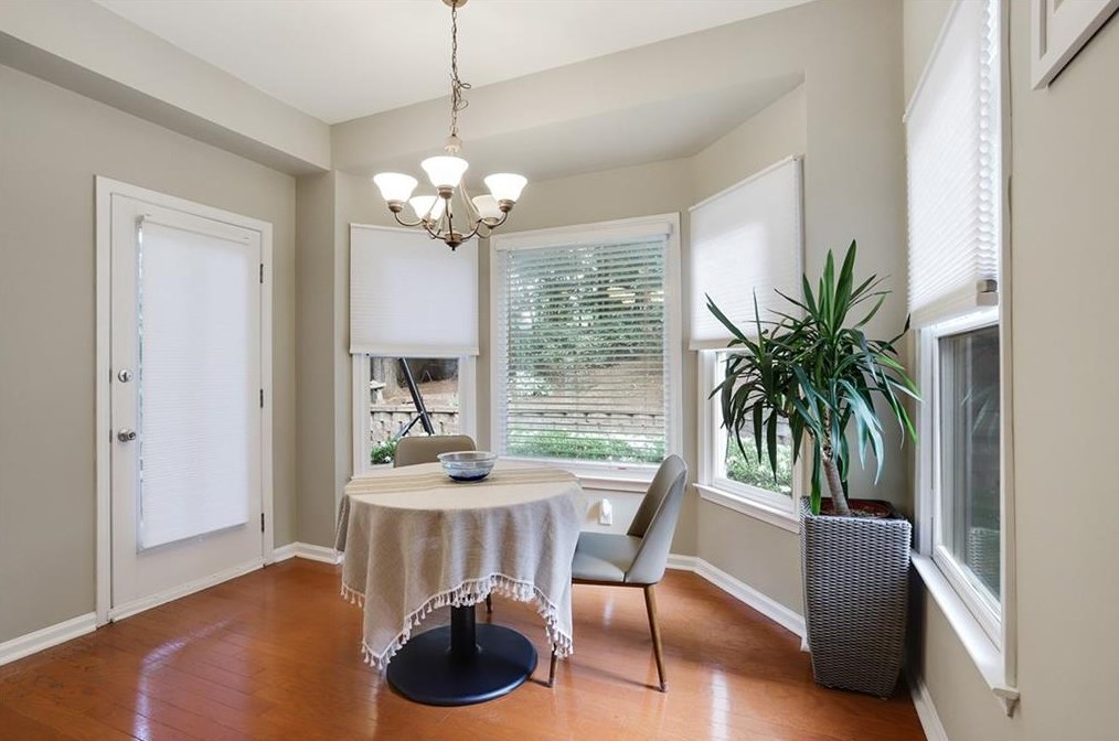 860 Highmeade Dr, Alpharetta GA  30005-3701 exterior