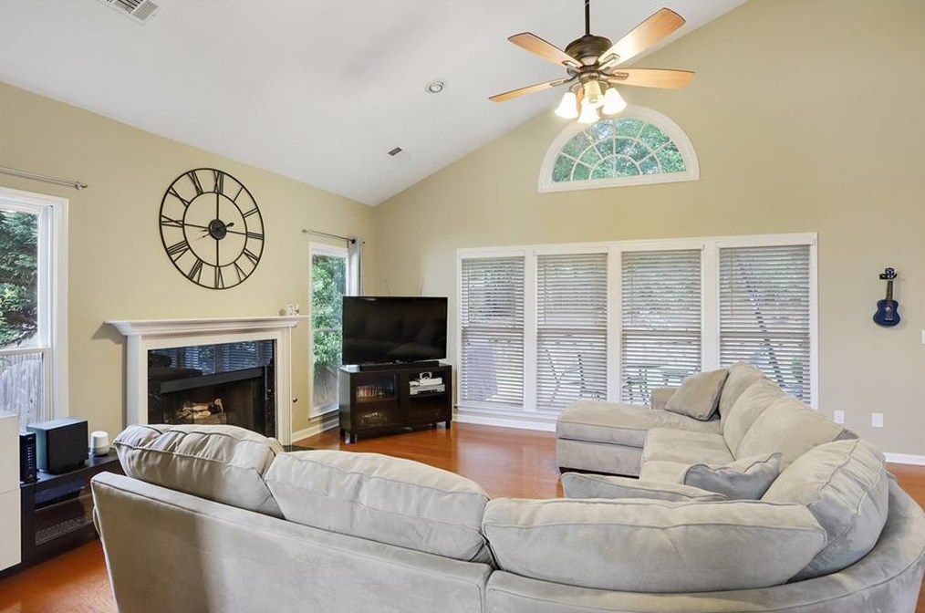 860 Highmeade Dr, Alpharetta GA  30005-3701 exterior