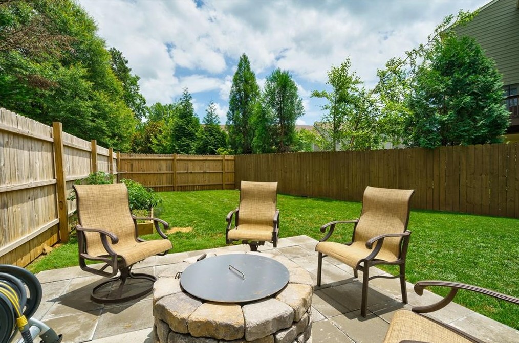 1563 Park Creek Ln, Atlanta GA  30319-2147 exterior