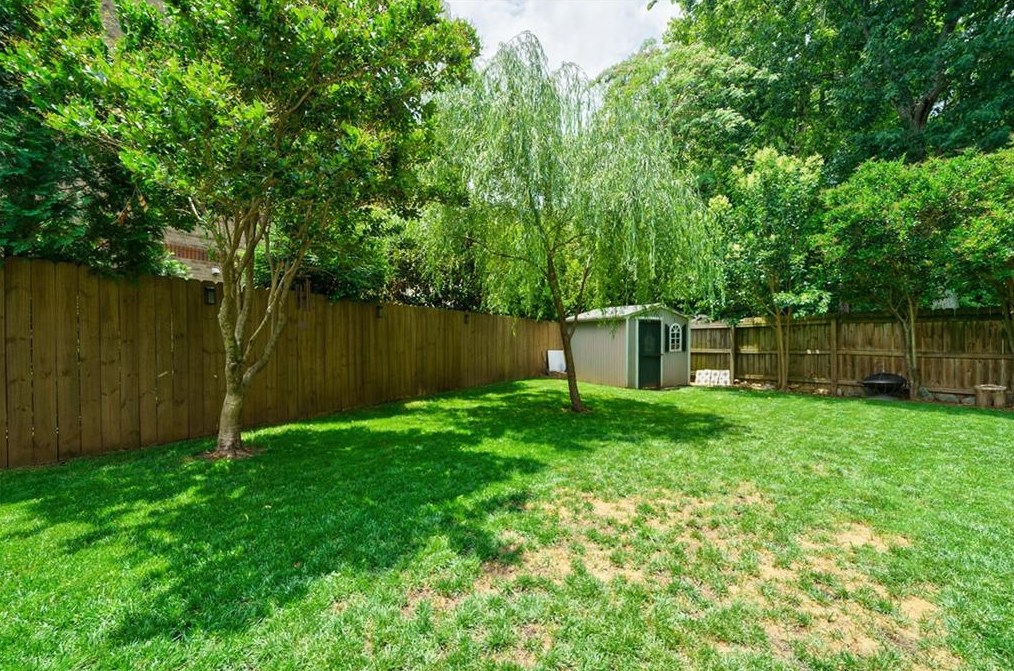 1563 Park Creek Ln, Atlanta GA  30319-2147 exterior