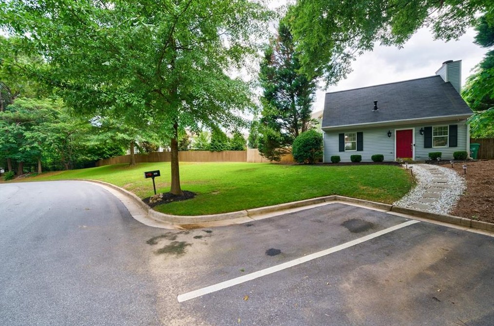 1563 Park Creek Ln, Atlanta GA  30319-2147 exterior