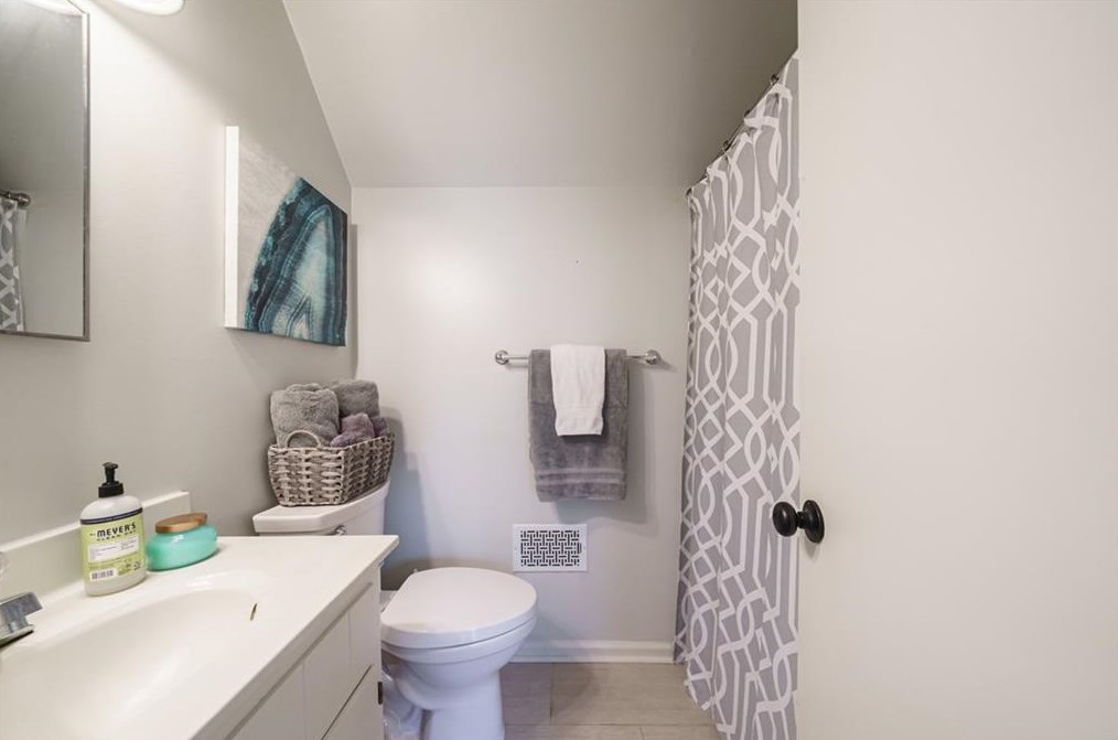 1563 Park Creek Ln, Atlanta GA  30319-2147 exterior