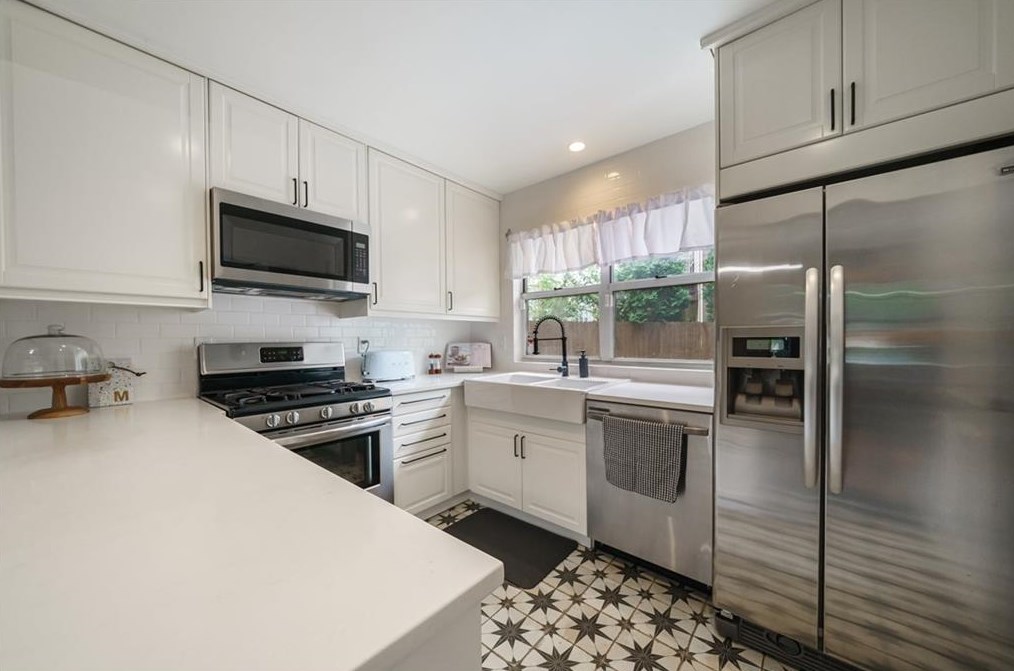 1563 Park Creek Ln, Atlanta GA  30319-2147 exterior