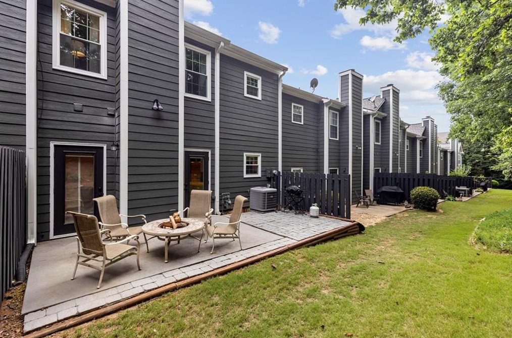2680 Pine Tree Rd, Atlanta GA  30324-3163 exterior