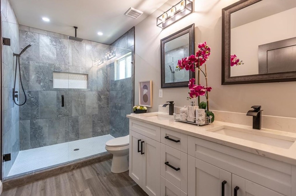 1103 Oak Knoll Ter, Atlanta GA  30315-5213 exterior
