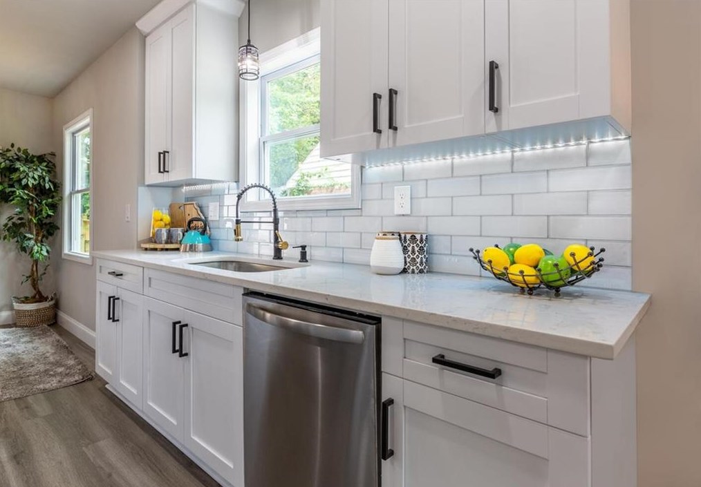1103 Oak Knoll Ter, Atlanta GA  30315-5213 exterior