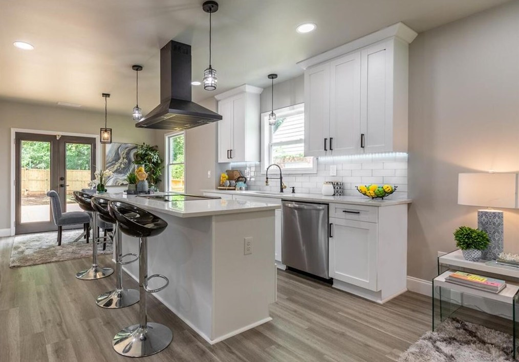 1103 Oak Knoll Ter, Atlanta GA  30315-5213 exterior