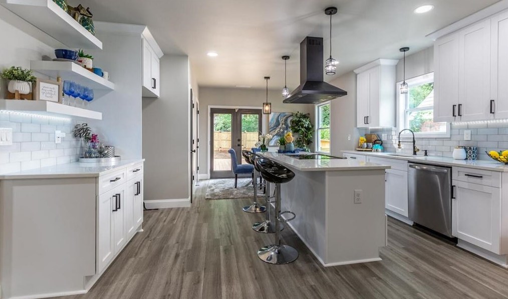 1103 Oak Knoll Ter, Atlanta GA  30315-5213 exterior
