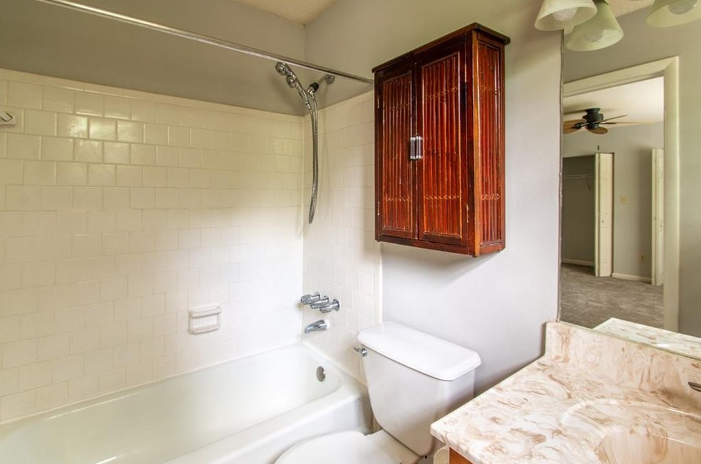 6900 Roswell Rd, Atlanta GA  30328-2209 exterior